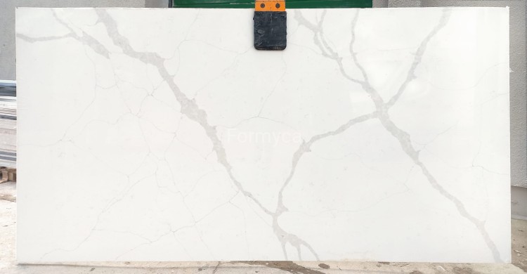Calacatta Quartz - płyta.jpg