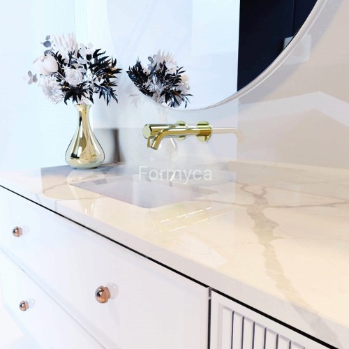 Blat Calacatta Quartz.jpg