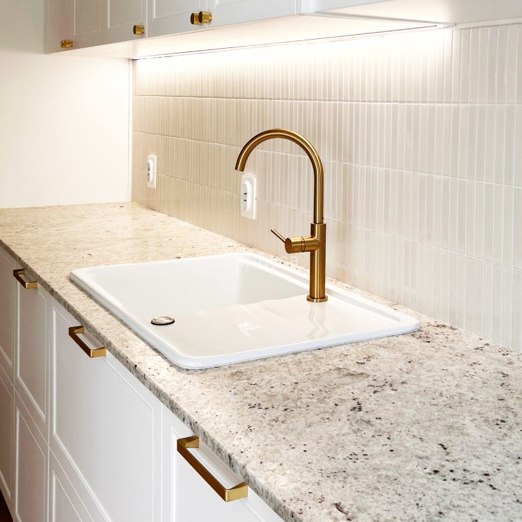 Colonial White szczotkowany.jpg